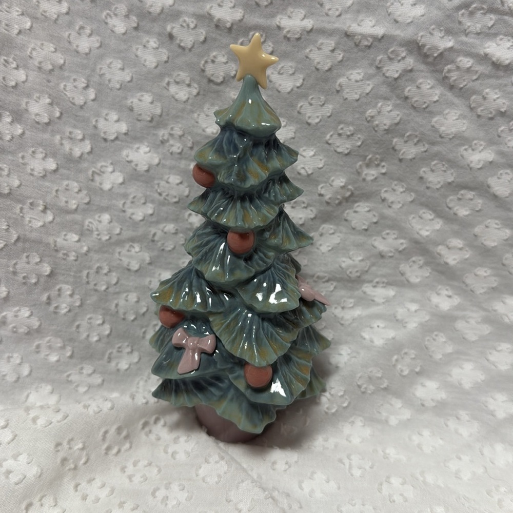 Lladró Porcelain Christmas Tree Figurine - Picture 4 of 13